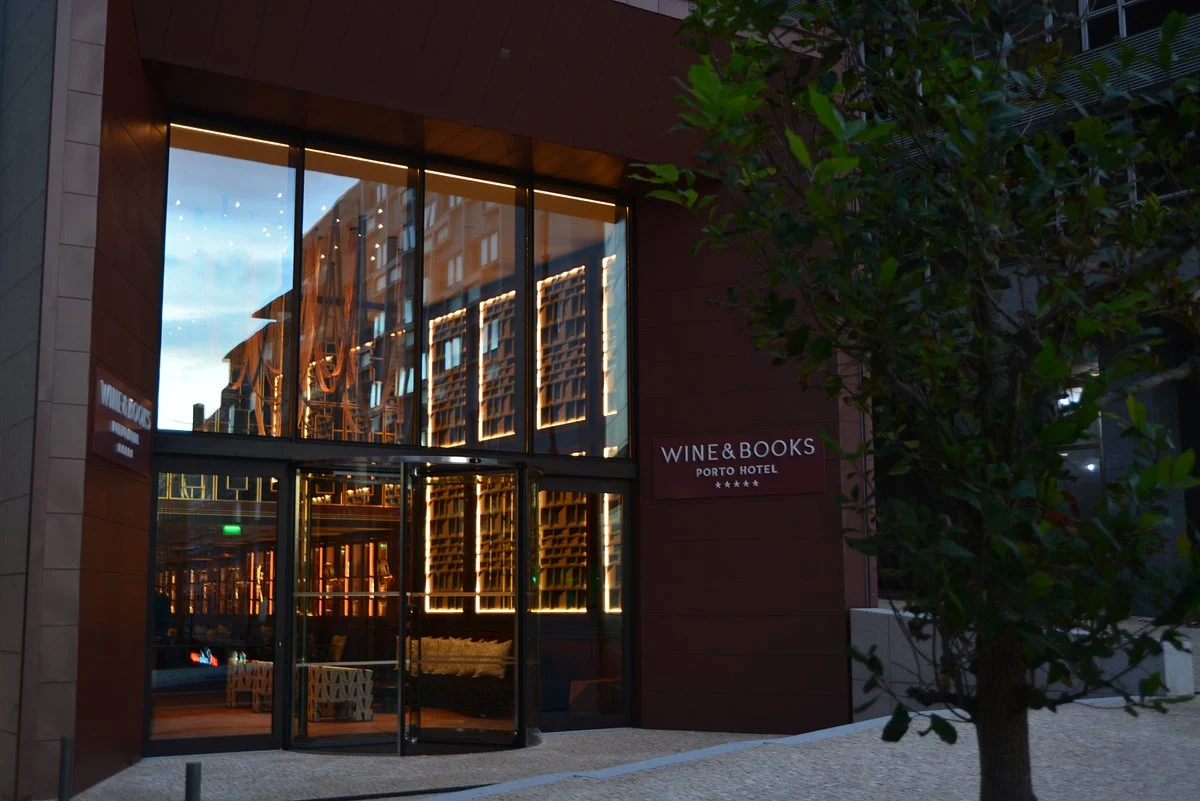 Menjelajahi Wine & Books Hotels Porto