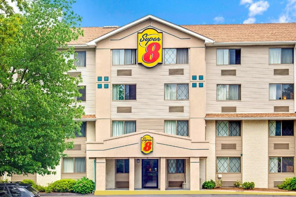 Benefits of Super 8 Hotel Booking