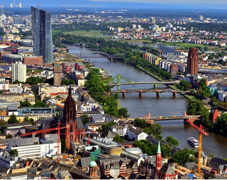 How to Book a Flight to Frankfurt